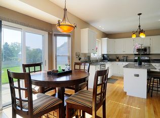 261 Ashbrook Ct, Aurora, IL 60502