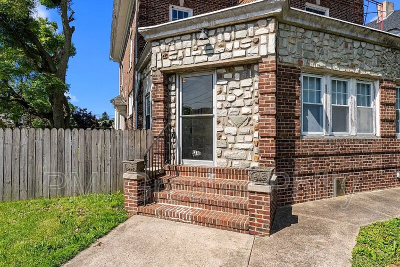 1 bed, 1.0 bath, $975 — Photo 2