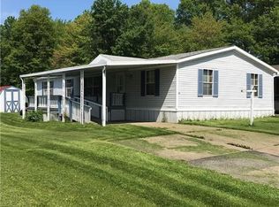17 Dogwood Dr, Beloit, OH 44609