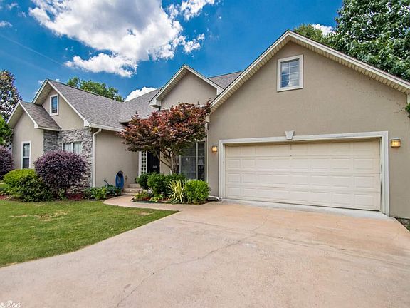 2nd image of 2605 Twin Oaks Ct