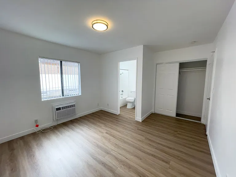 515 S Chevy Chase Dr — Photo 10