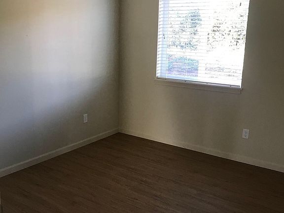 2nd image of 2031-2035 5th St #206