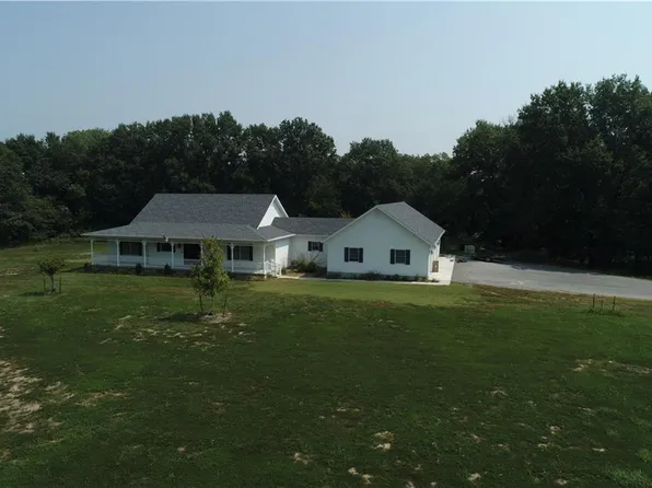 704 E 590th Ave, Frontenac, KS 66763