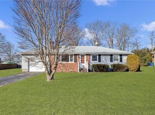 4 Kennedy Ct, Bristol, RI 02809
