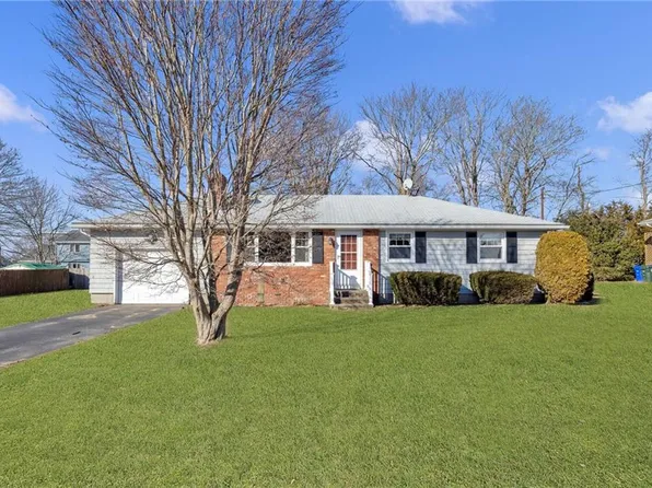 4 Kennedy Ct, Bristol, RI 02809