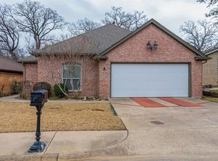 4 Preston Trail Ct, Pantego, TX 76013