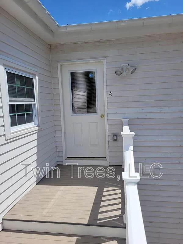 2 bed, 1.0 bath, 1150 sqft, $1,300 — Photo 3