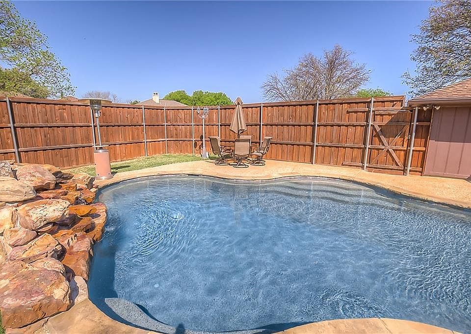 1st image of 805 Meadow Creek Dr