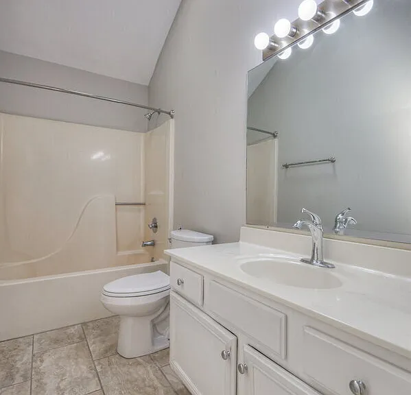 5888 Woodlands Ave — Photo 40