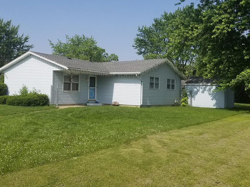 1st image of 1221 Peacock Ln