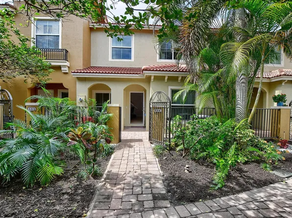 386 Lake Monterey Circle, Boynton Beach, FL 33426