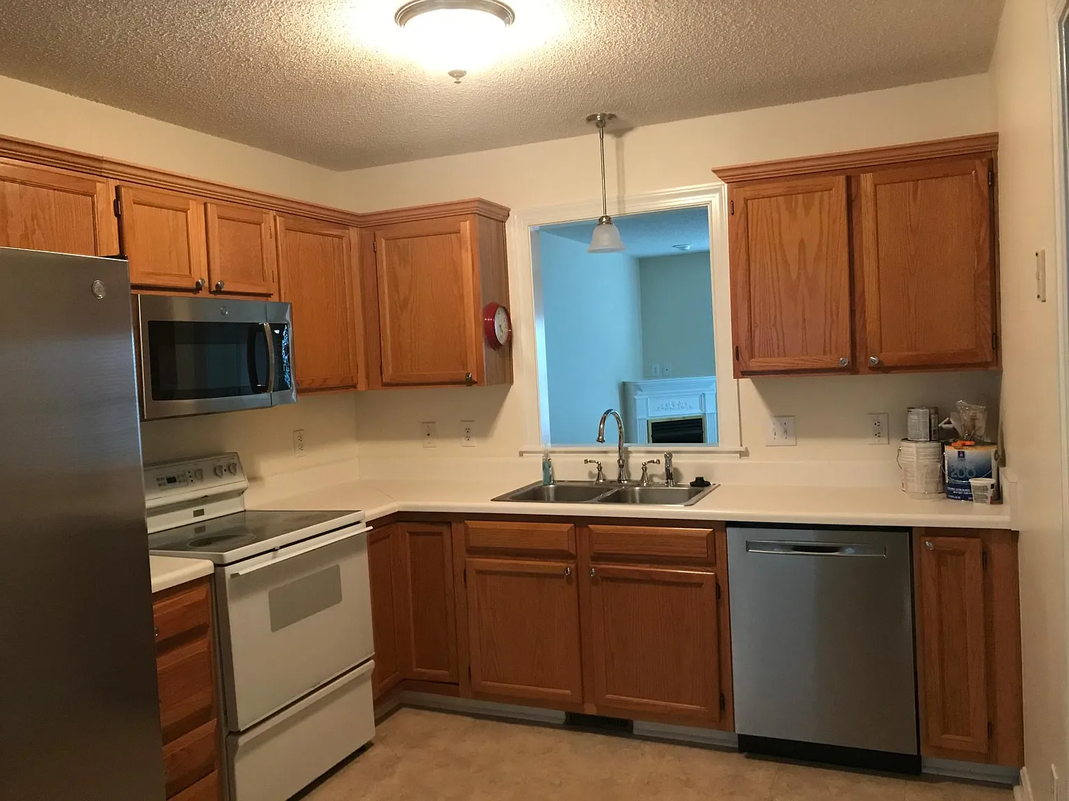 2 bed, 1.5 bath, 943 sqft, $1,450 — Photo 3