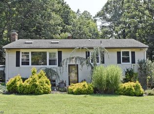 27 Mirror Pl, Oak Ridge, NJ 07438