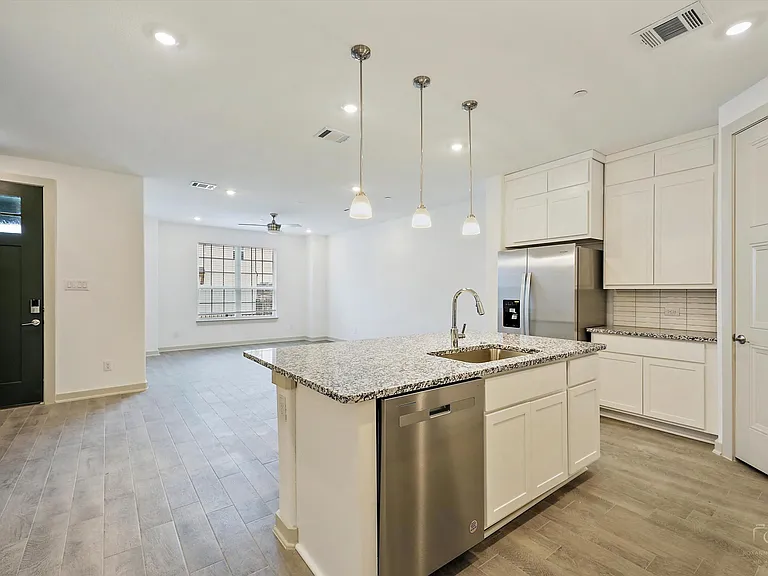 543 Eiseley Dr — Photo 5