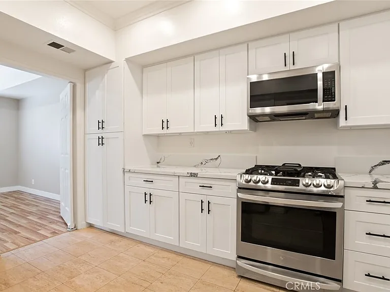 5340 Wilkinson Ave #6 — Photo 8