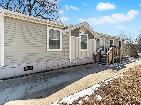 421 3rd Ave NW, Minot, ND 58703