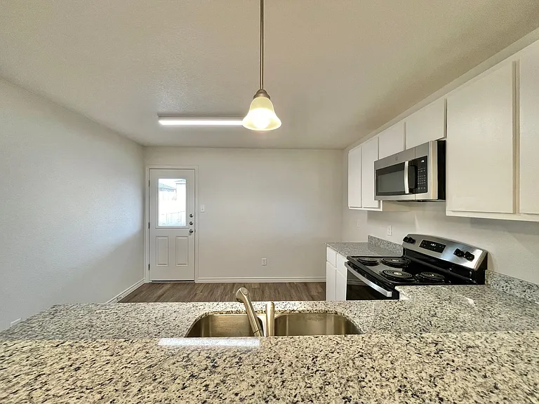 1802 Clovis Dr — Photo 7