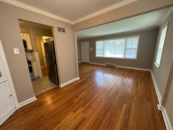 4th image of 10400 Seaton Dr