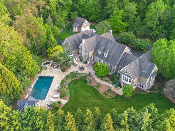 11820 Plantation Dr, Great Falls, VA 22066