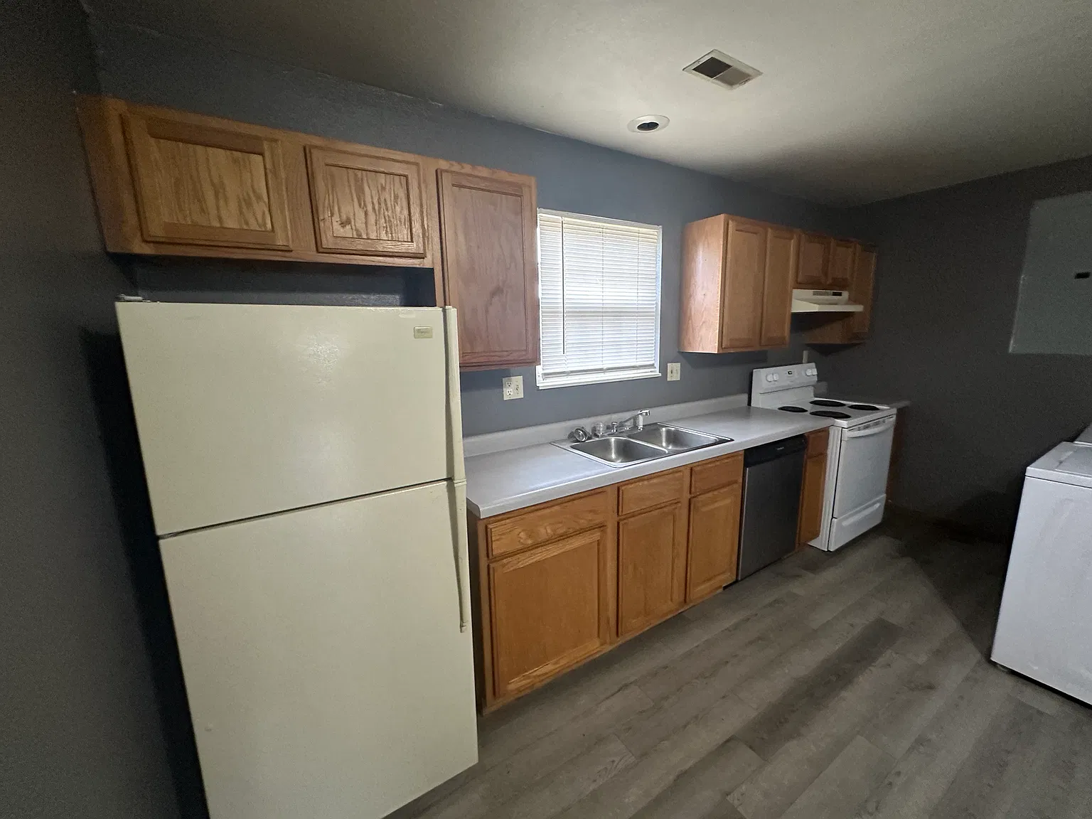 2 bed, 890 sqft, $750 — Photo 2