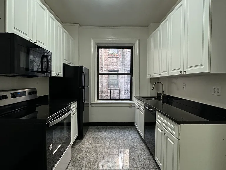 515 W 113th St #4T — Photo 2