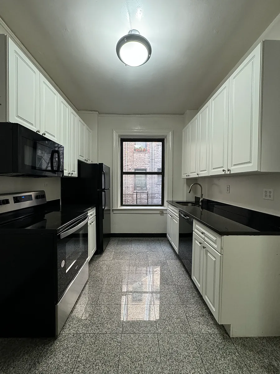 Building Photo - 515 W 113th St #4T