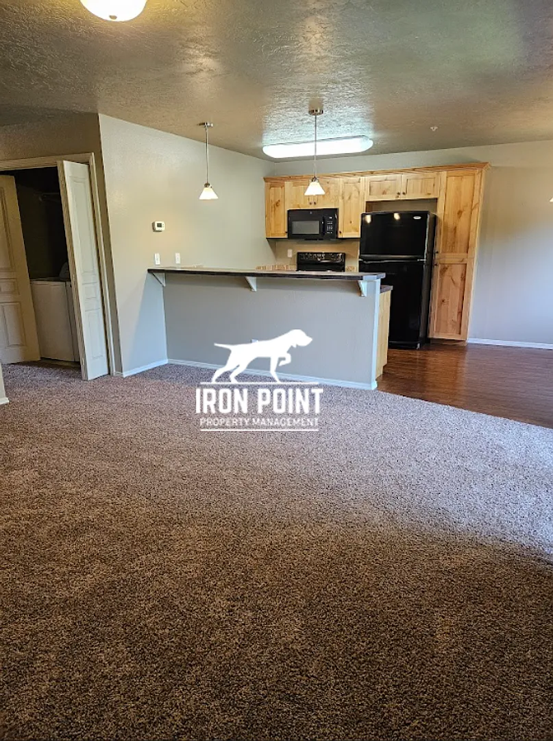 AV16648 — Photo 4