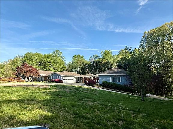 2nd image of 321 Pineview Dr