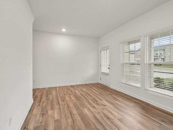 The Pointe at Heron Bay - Baker Interior Image 3