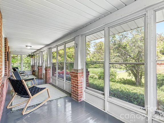 3rd image of 160 McLean Rd