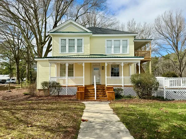 803 N Mecklenburg Ave, South Hill, VA 23970