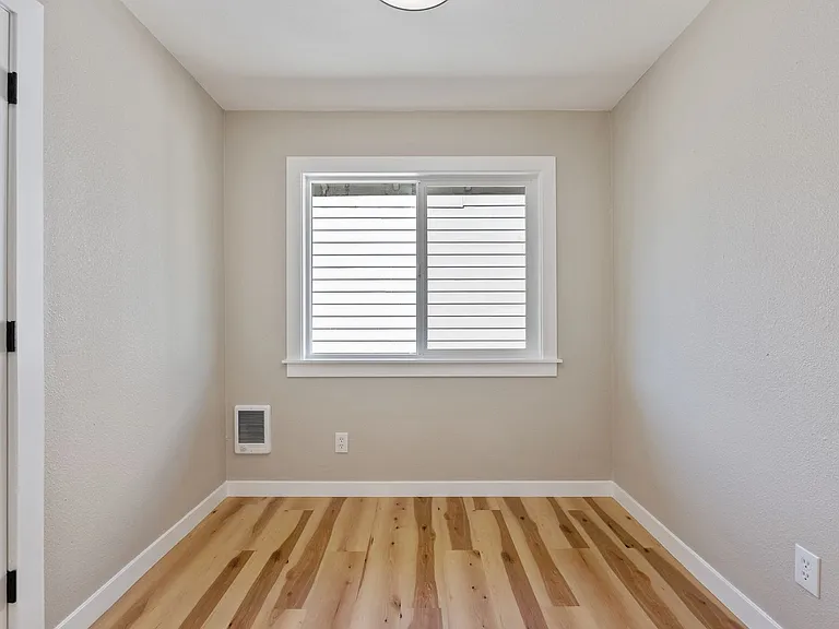 Sandy Terrace Apartments — Photo 66