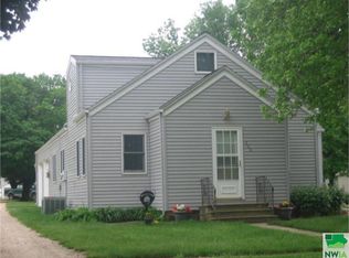306 3rd St S, Albert City, IA 50510