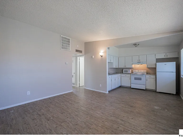 2139 W Devonshire Ave #4 — Photo 5