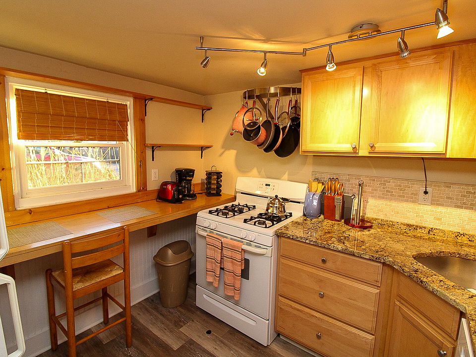 1st image of 147 E Chestnut St APT 10