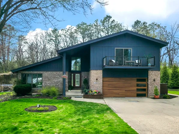 4524 S Nancy Dr, Crystal Lake, IL 60014