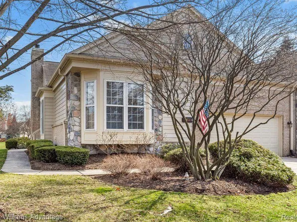 39727 Muirfield Ln, Northville, MI 48168