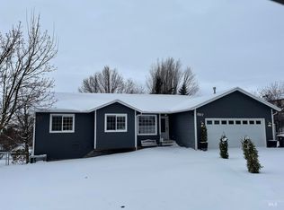 887 Conestoga Dr, Moscow, ID 83843