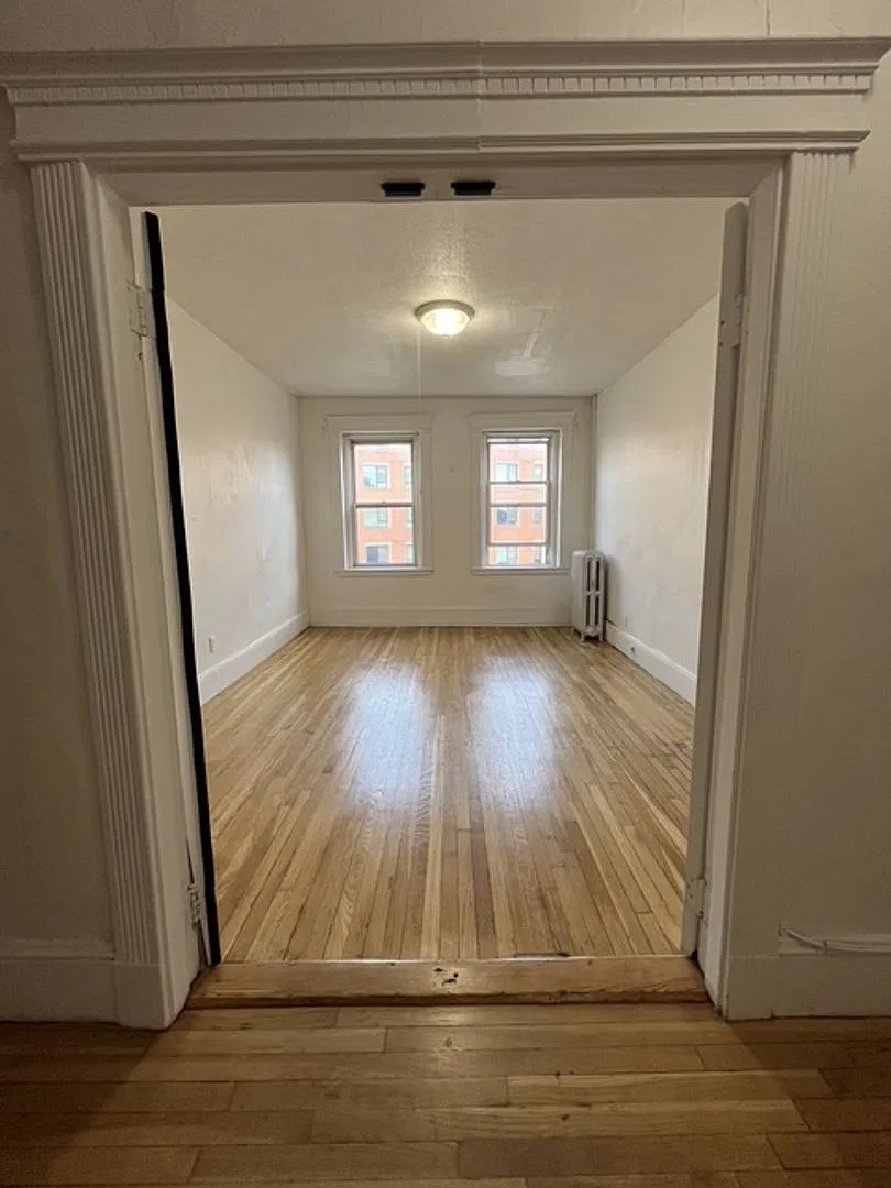 No Brokers Fee, Packard's Corner Area of Allston. Heat and Hot Water Included, Laundry on a Site,... — Photo 1