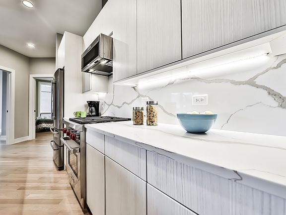 5th image of 680 N Milwaukee Ave #501