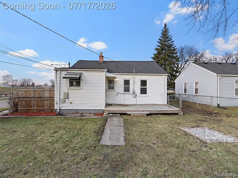 904 E Otis Ave — Photo 4