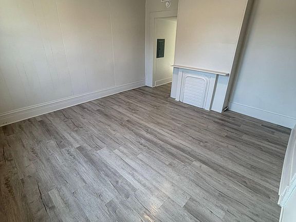 5th image of 383 Mead St #1
