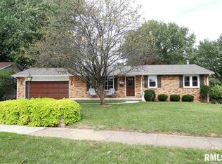 1107 Kingsbury Rd, Washington, IL 61571
