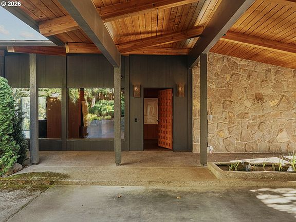 2nd image of 15530 Diamond Head Rd