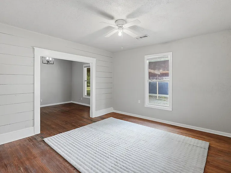 411 Poindexter Ave — Photo 6