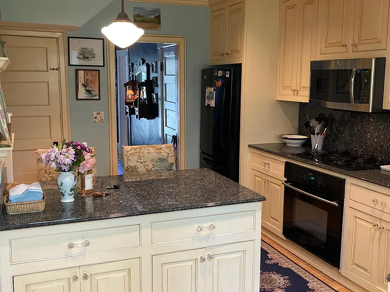 Avantum oven, gas stove, electric oven below. Granite counters and lots of cabinets.