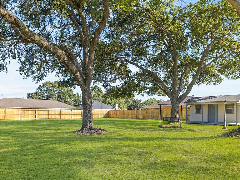 512 Monarch Dr — Photo 24