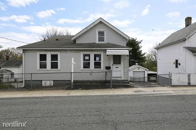 2nd image of 53 Carpenter St