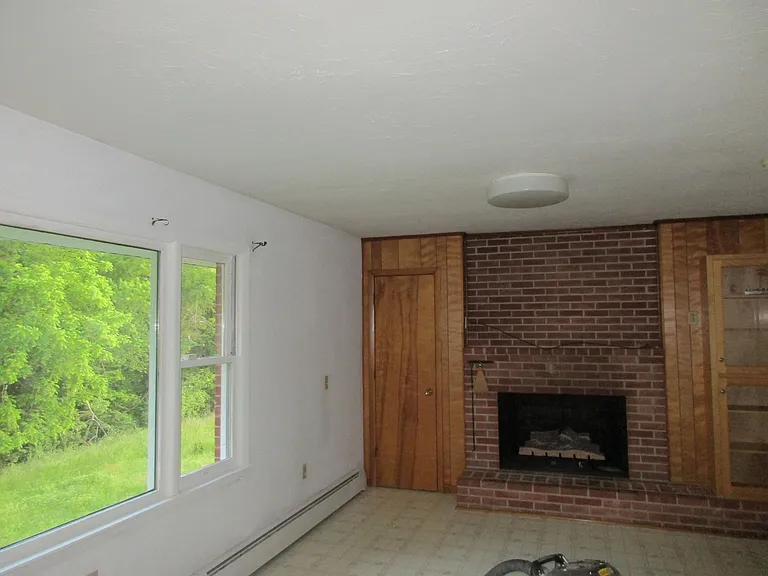 1220 Stafford Dr — Photo 9