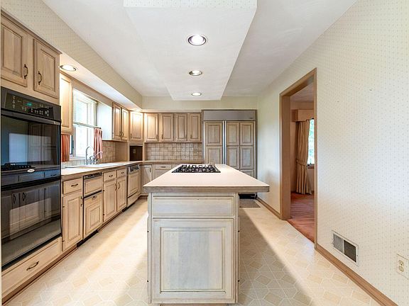 3rd image of 6213 Windbrook Dr